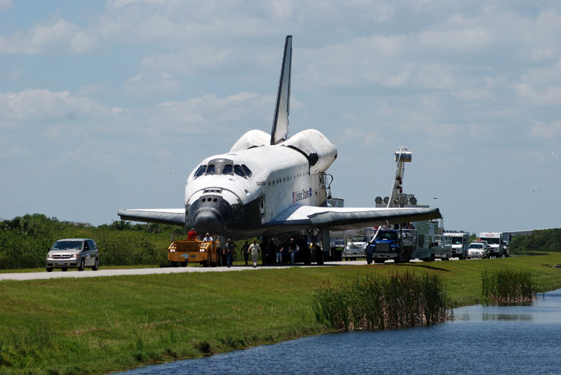 Atlantis returns home to its hangar