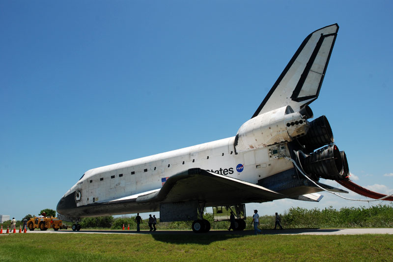 Atlantis returns home to its hangar