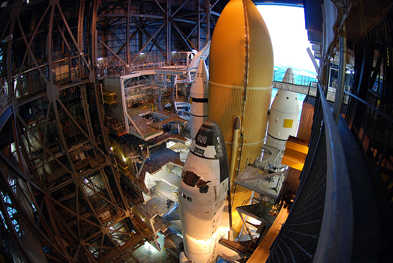 Space shuttle Discovery makes last trip to launch pad