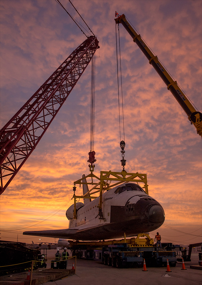 Shuttle Endeavour hoisted off jet for road trip to L.A. museum