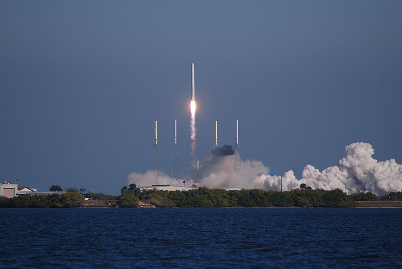 To orbit and back: SpaceX makes history with Dragon