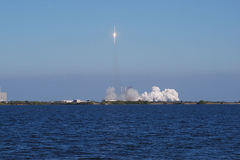 To orbit and back: SpaceX makes history with Dragon