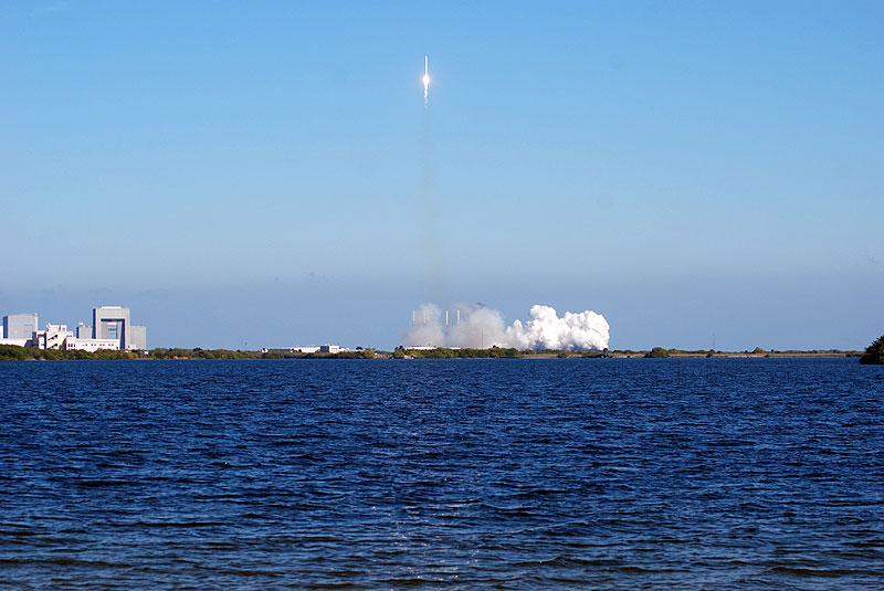 To orbit and back: SpaceX makes history with Dragon